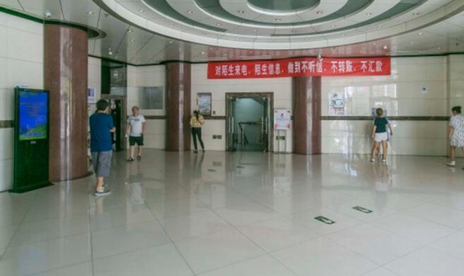 潘家园大厦，开发商招租010-58674996大堂图